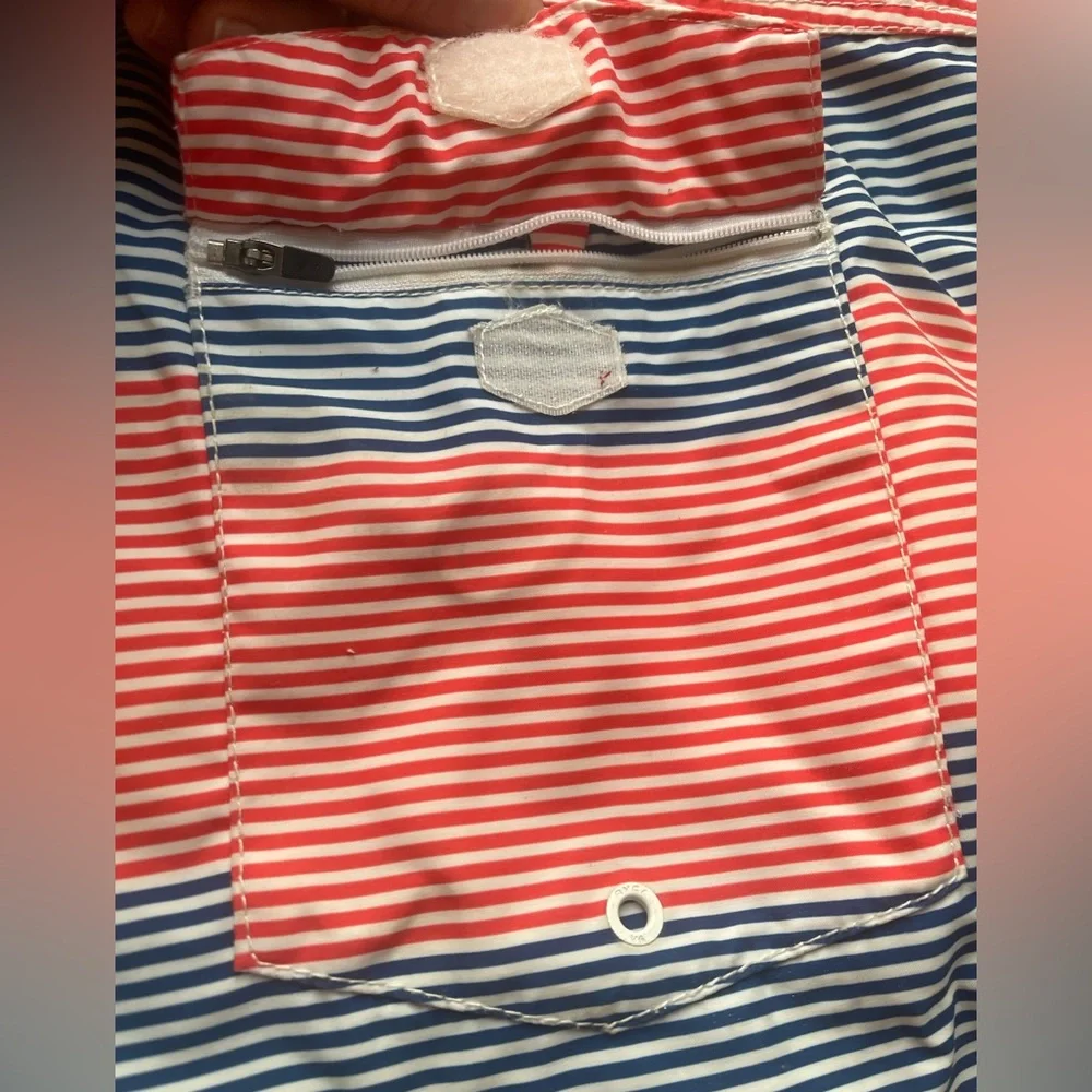RVCA 	•	good 	•	adjustable